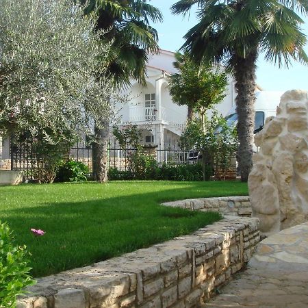 Apartments And Rooms Branka Novigrad Istria Eksteriør billede
