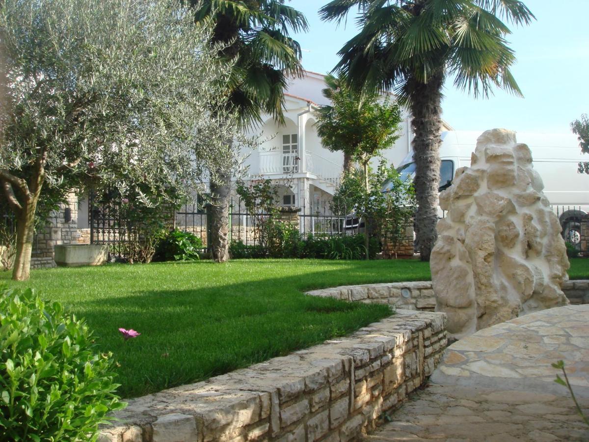 Apartments And Rooms Branka Novigrad Istria Eksteriør billede