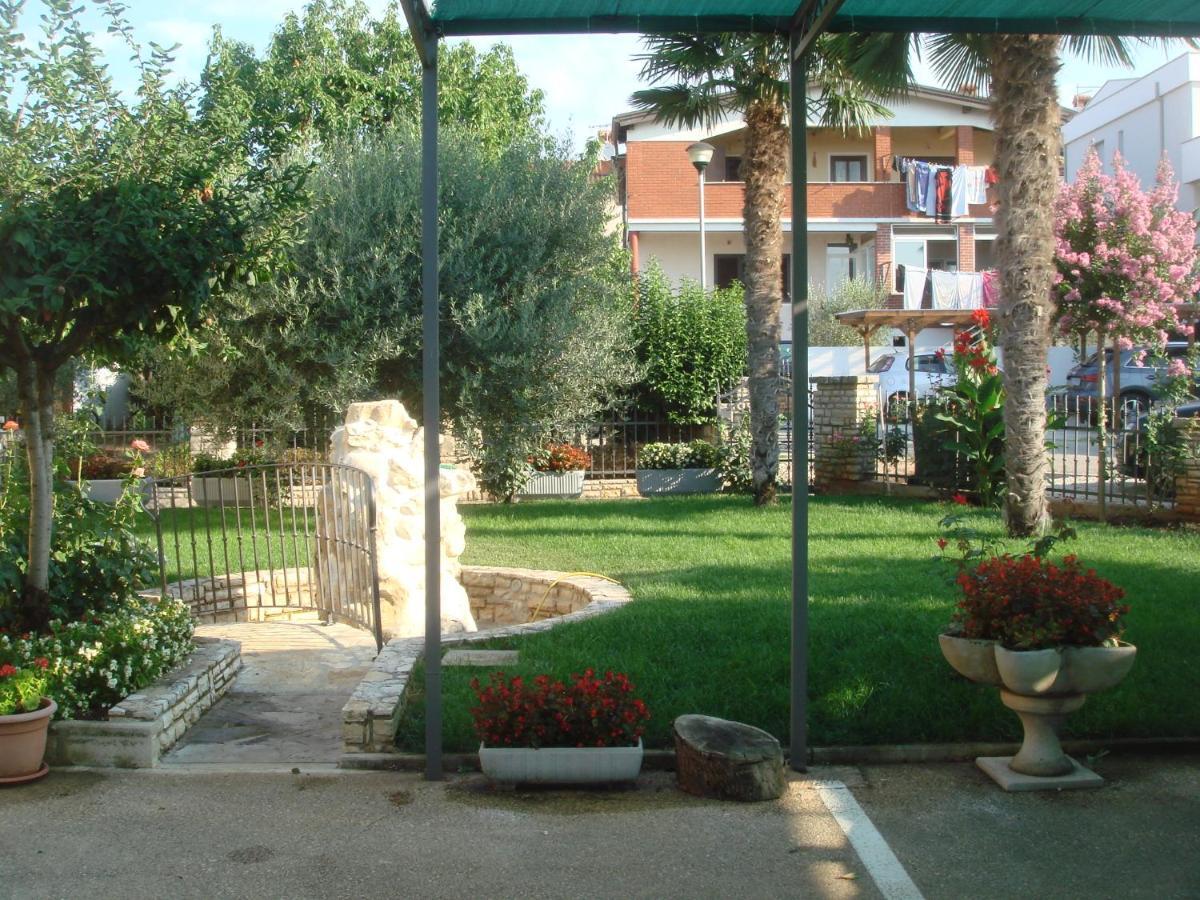 Apartments And Rooms Branka Novigrad Istria Eksteriør billede
