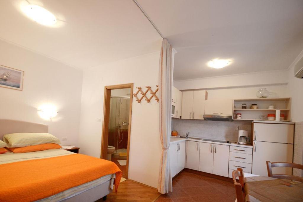 Apartments And Rooms Branka Novigrad Istria Eksteriør billede